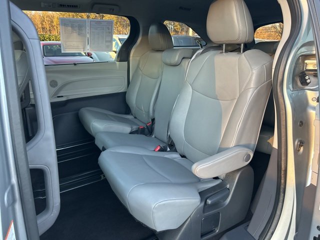 Used 2024 Toyota Sienna XLE image 17