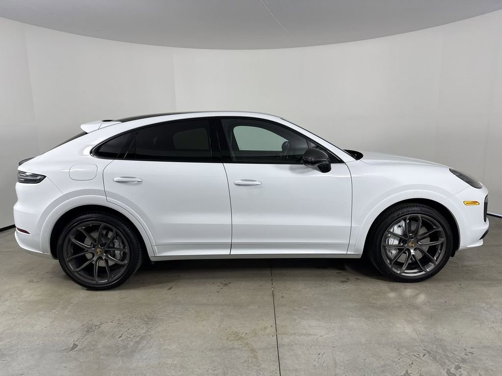 Certified 2023 Porsche Cayenne Turbo AWD/4WD image 8