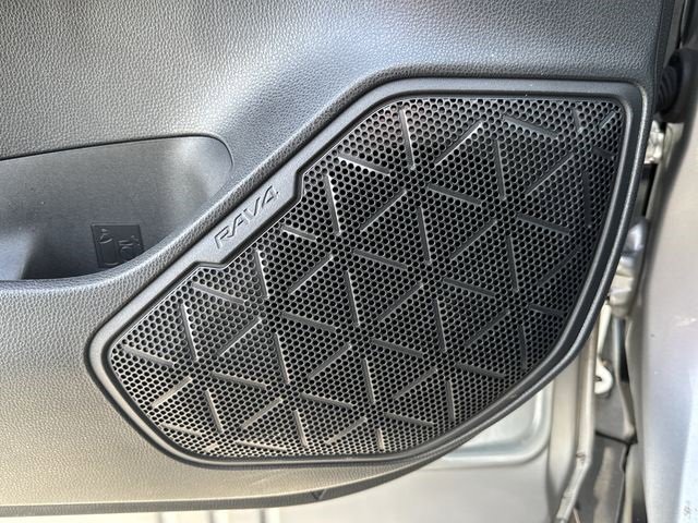 Used 2022 Toyota RAV4 SE image 24