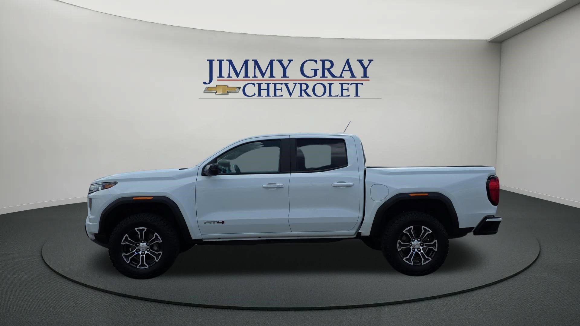 Used 2024 GMC Canyon AT4 AWD/4WD image 2