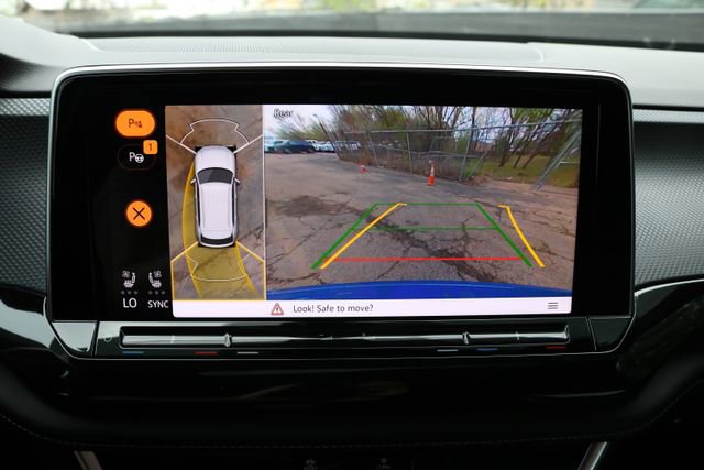 Used 2025 Volkswagen Atlas Cross Sport SEL Premium R-Line image 22