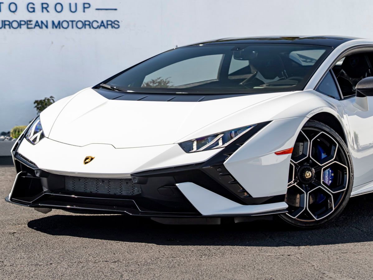 Used 2023 Lamborghini Huracan Tecnica image 2