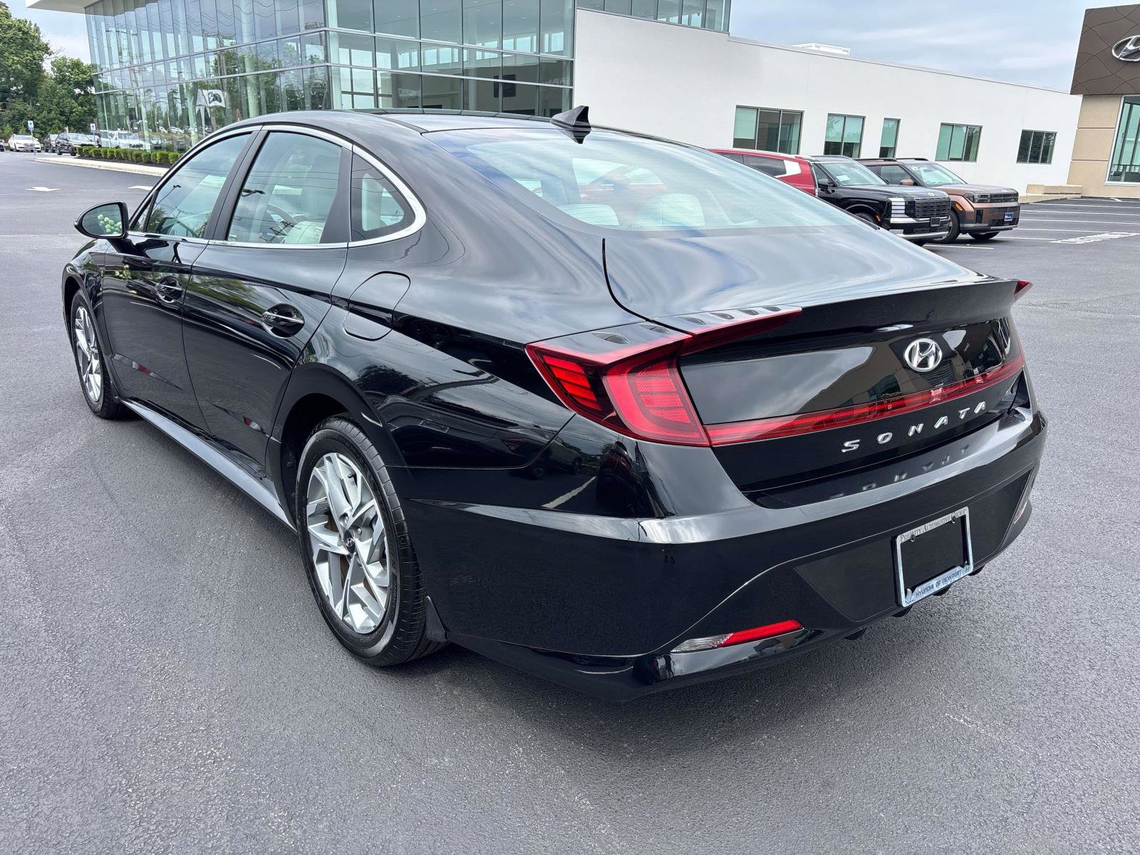 Used 2023 Hyundai Sonata SEL w/ Preferred Accessory Package FWD image 3