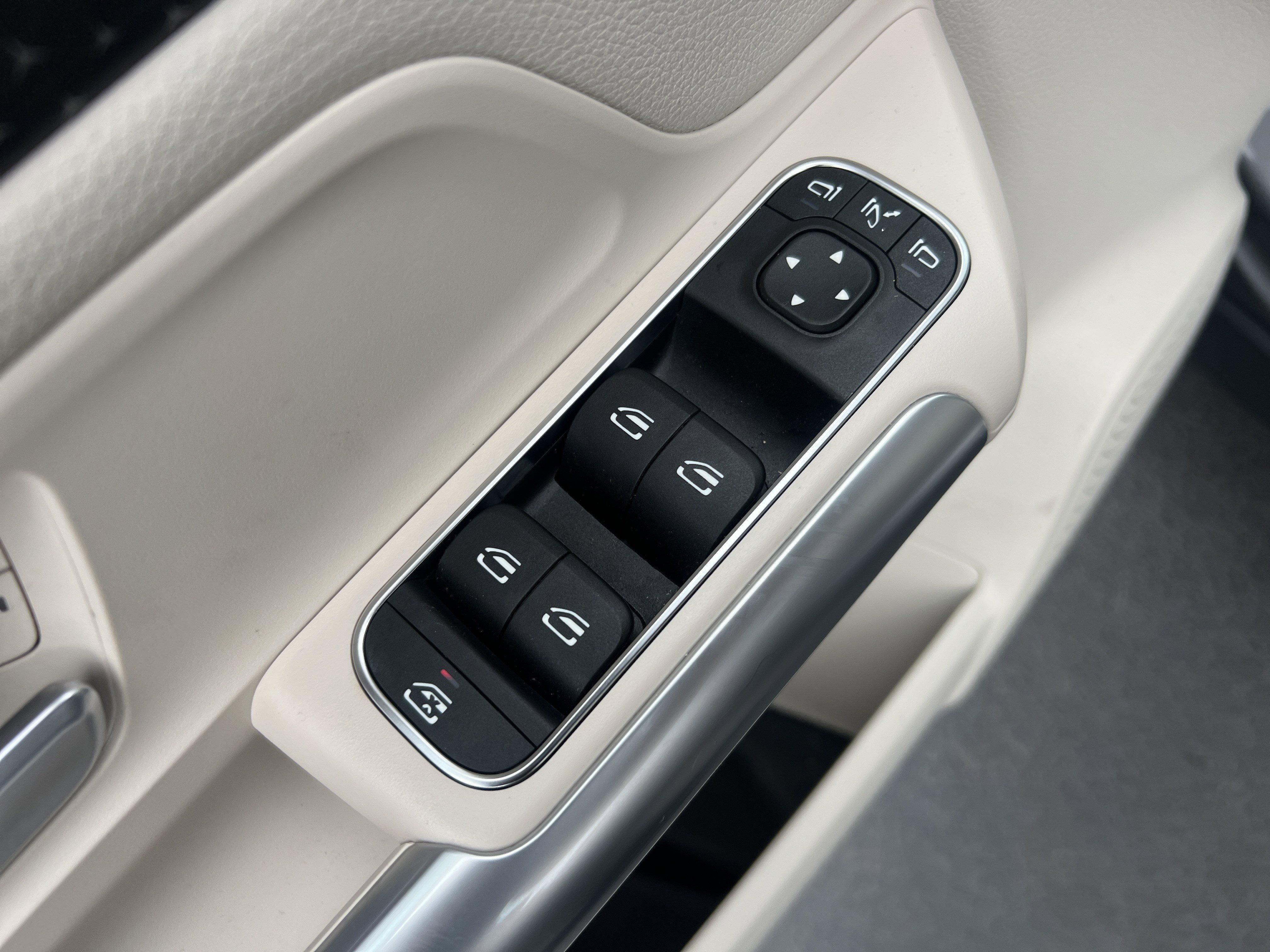 Used 2025 Mercedes-Benz GLA 250 4MATIC image 15