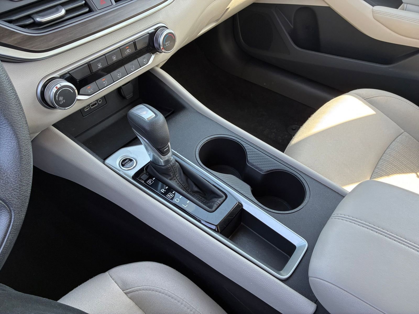 Used 2025 Nissan Altima 2.5 SV FWD image 41