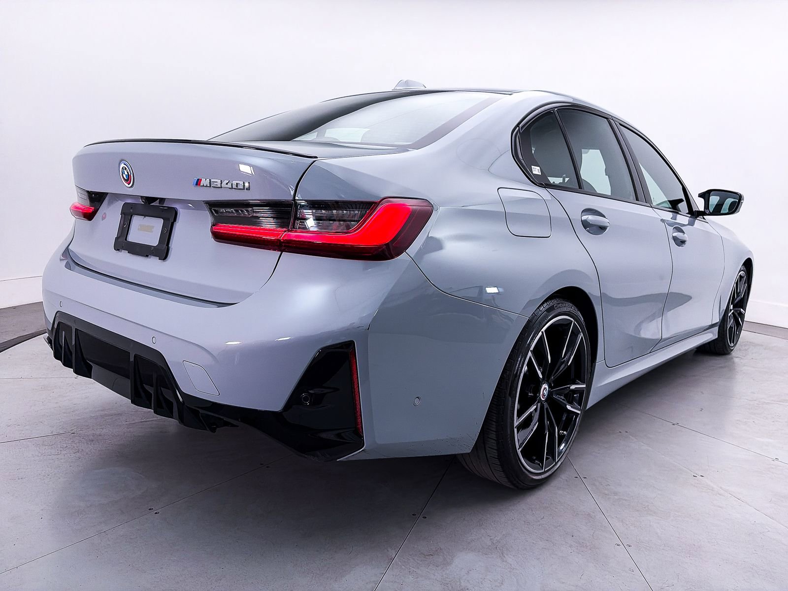 Used 2023 BMW M340i RWD image 17