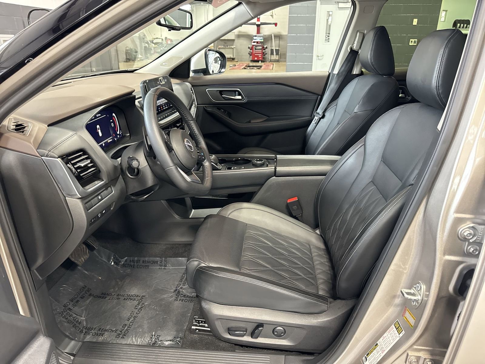 Certified 2023 Nissan Rogue Platinum image 11