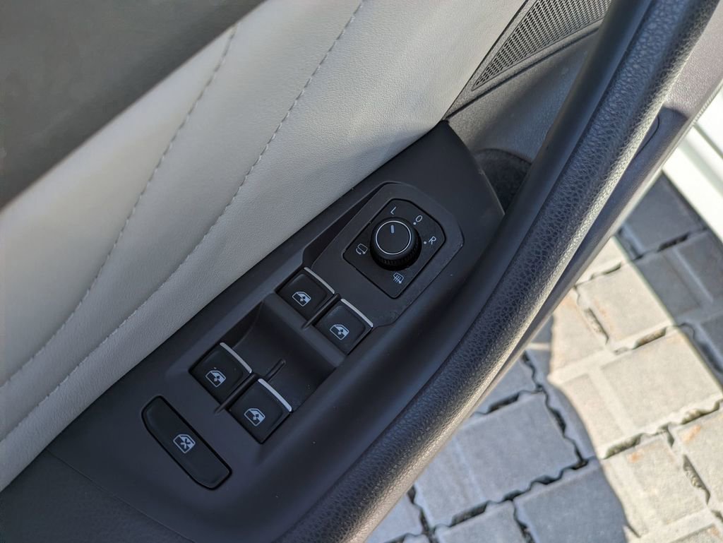 Used 2023 Volkswagen Arteon SEL Premium AWD/4WD image 12