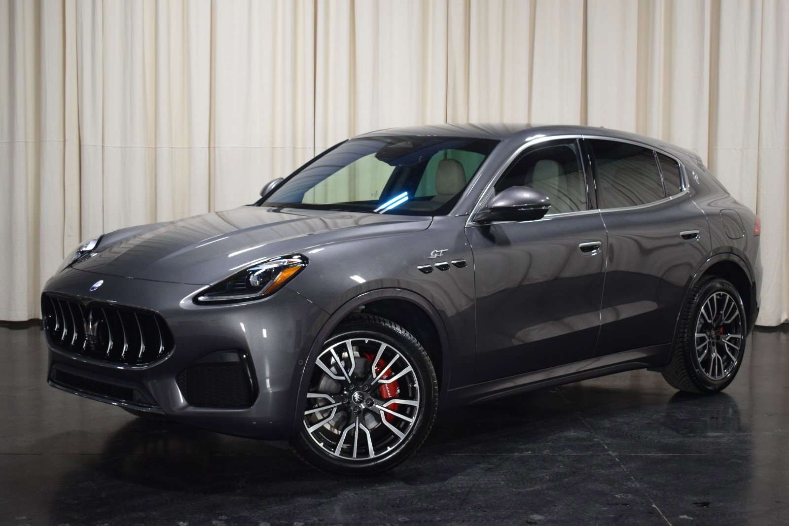 New 2024 Maserati Grecale GT