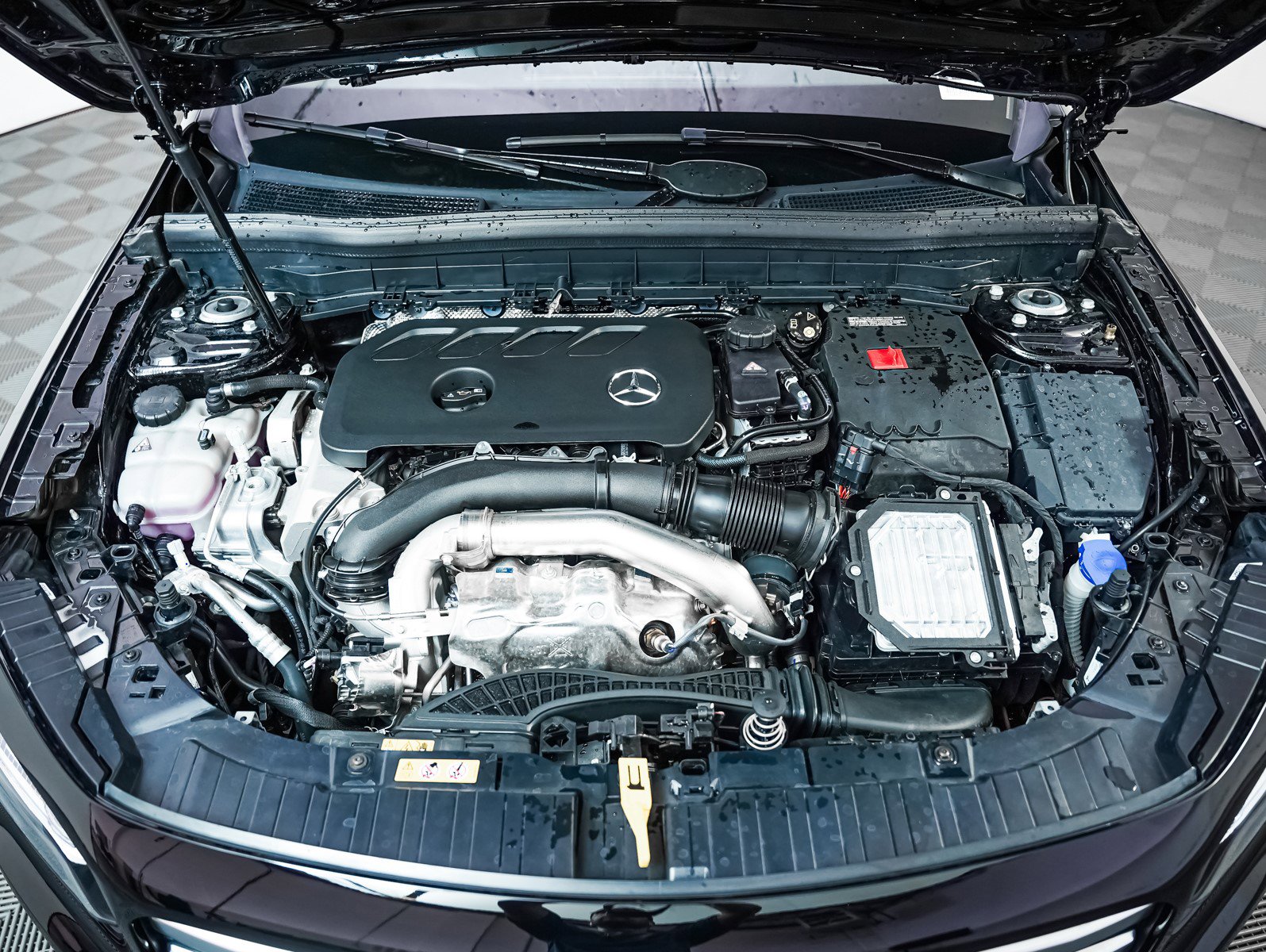 New 2025 Mercedes-Benz GLB 250 4MATIC image 4