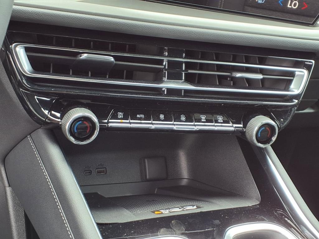 New 2025 Chevrolet Traverse LT w/ Enhanced Driving Package image 14