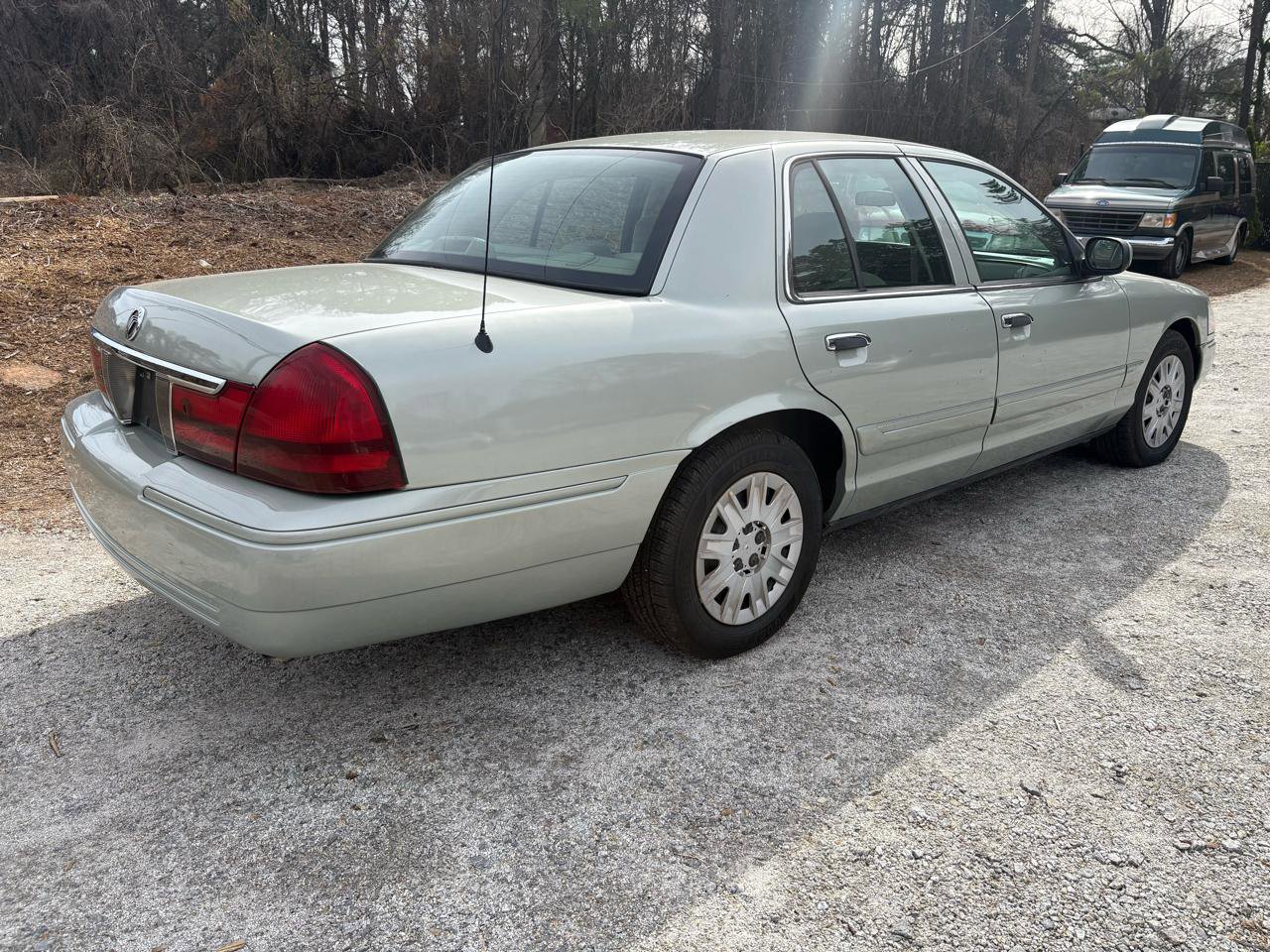 Used 2005 Mercury Grand Marquis GS image 3