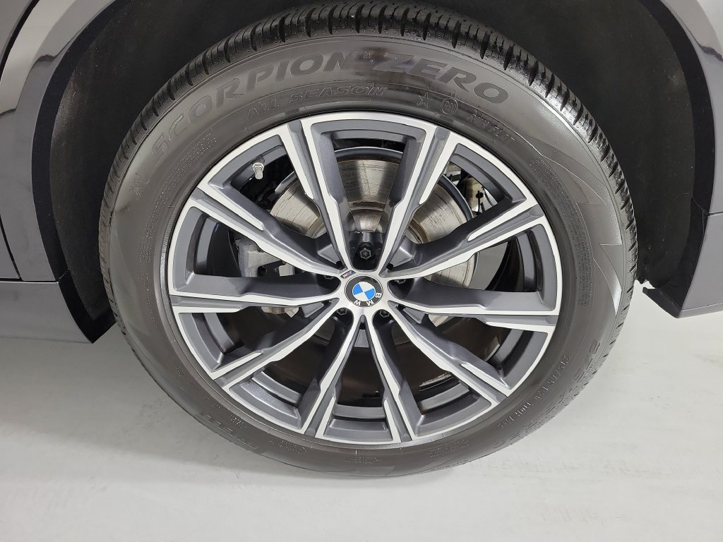 Used 2025 BMW X5 sDrive40i w/ M Sport Package RWD image 12