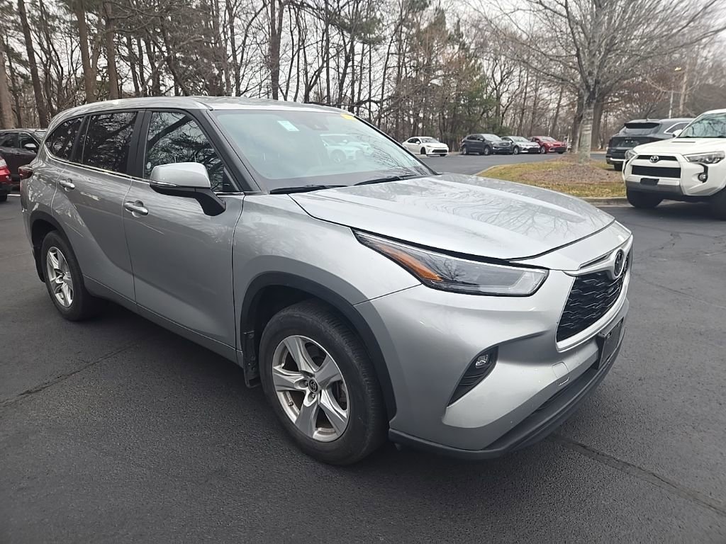 Used 2024 Toyota Highlander LE image 11
