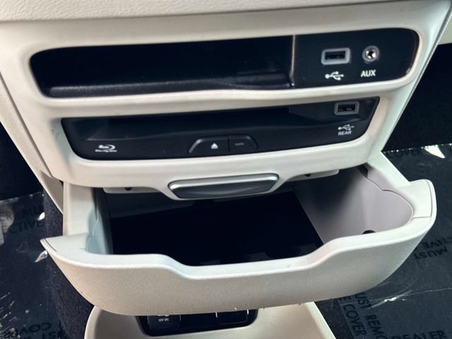 Used 2018 Chrysler Pacifica Touring-L Plus w/ Tire & Wheel Group FWD image 26