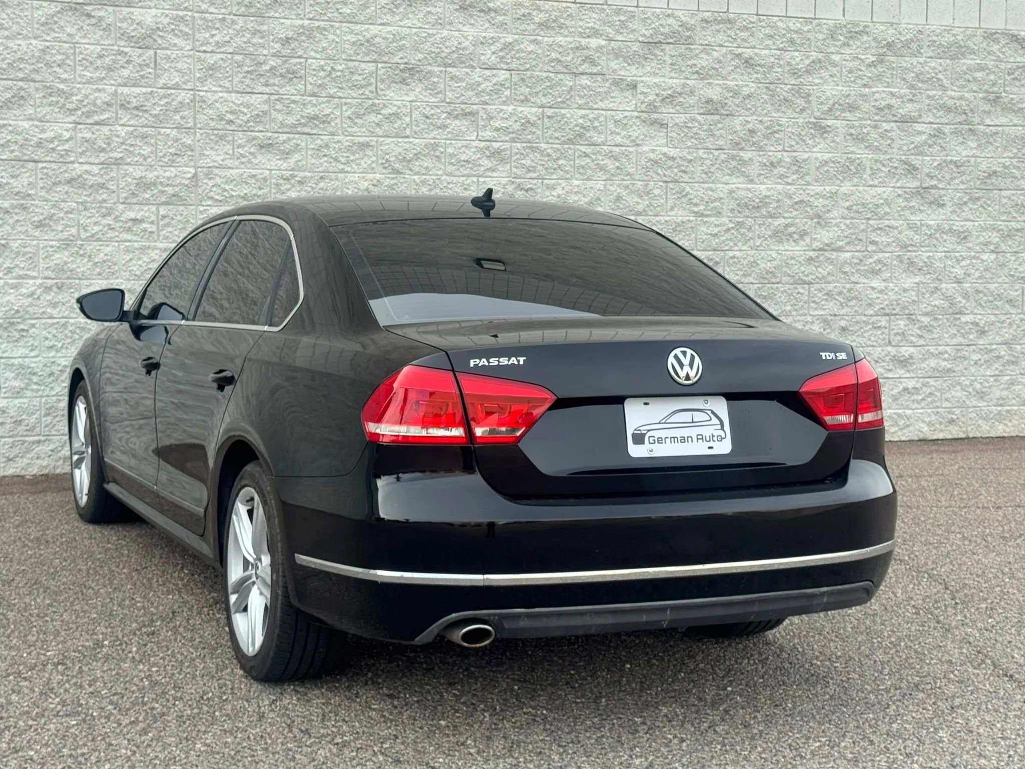 Used 2012 Volkswagen Passat TDI SE image 7