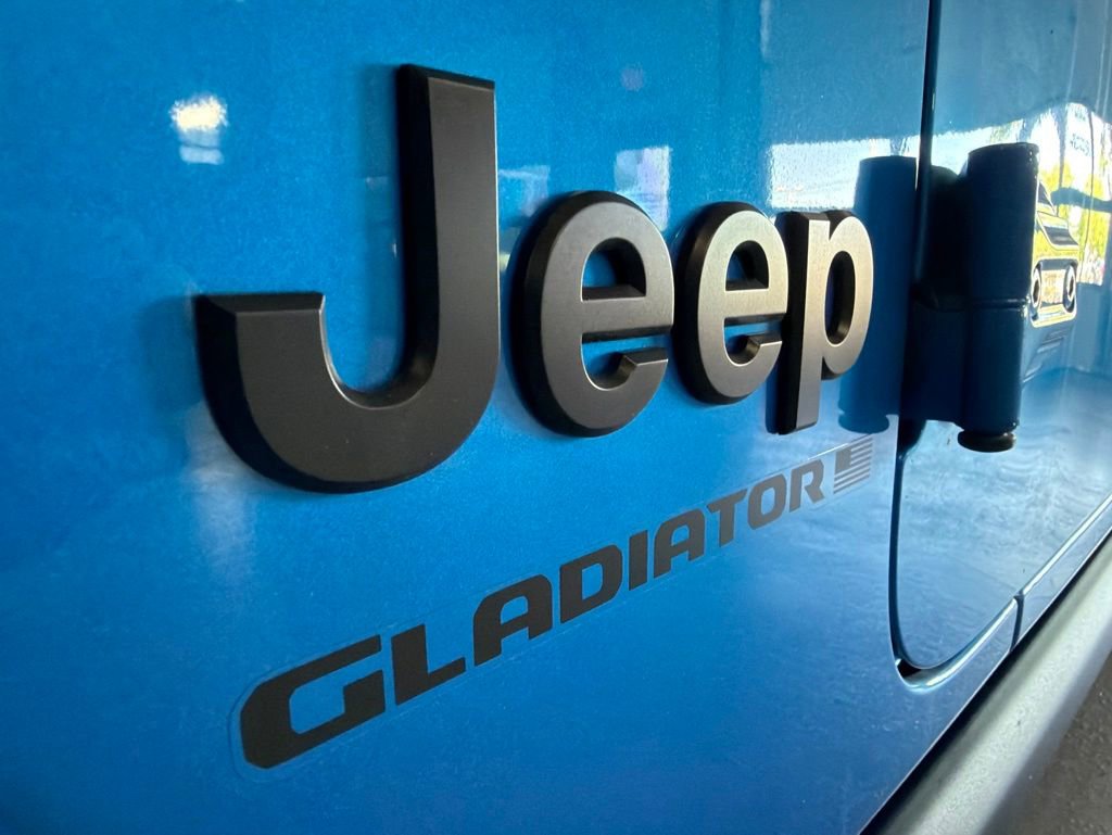 Used 2025 Jeep Gladiator Sport AWD/4WD image 11
