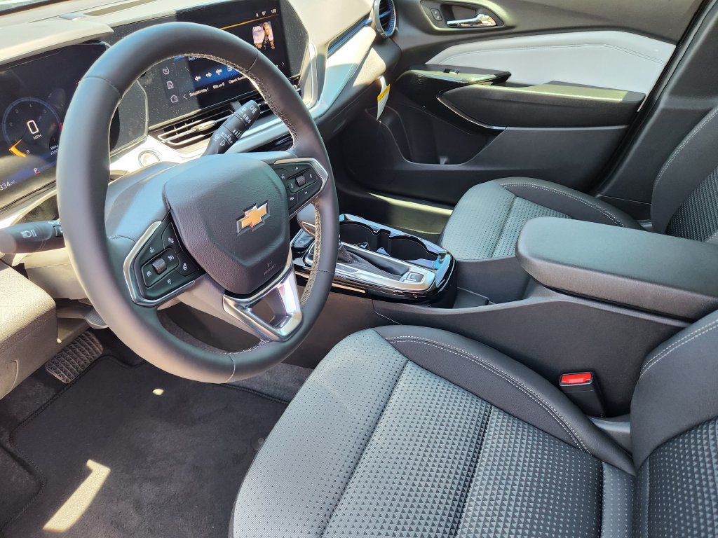 New 2026 Chevrolet Trax LT w/ LT Convenience Package FWD image 8