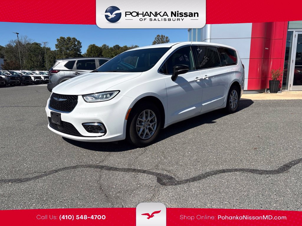 Used 2025 Chrysler Pacifica Select FWD image 1