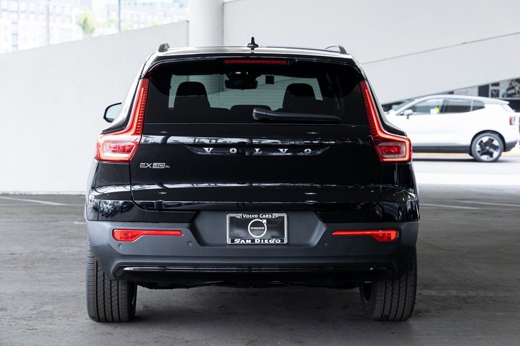 New 2025 Volvo EX40 Core w/ Climate Package image 4