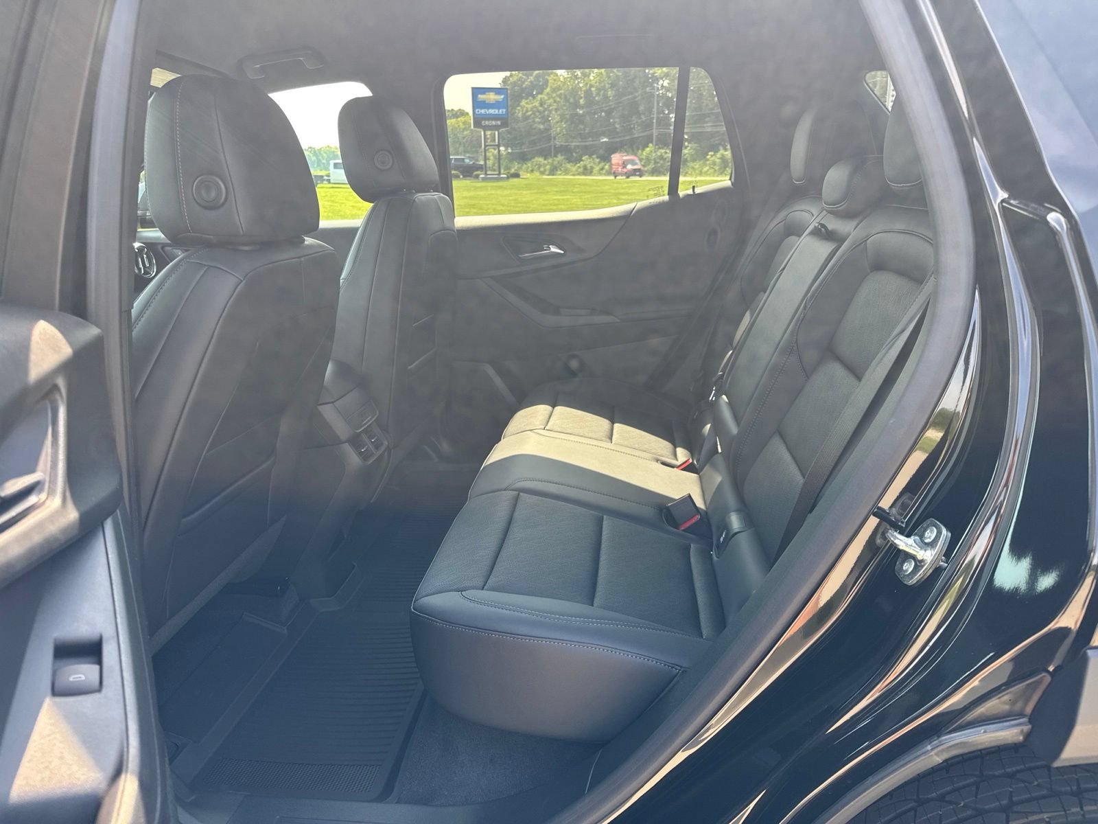 New 2027 Chevrolet Equinox LT w/ Convenience Package II FWD image 13