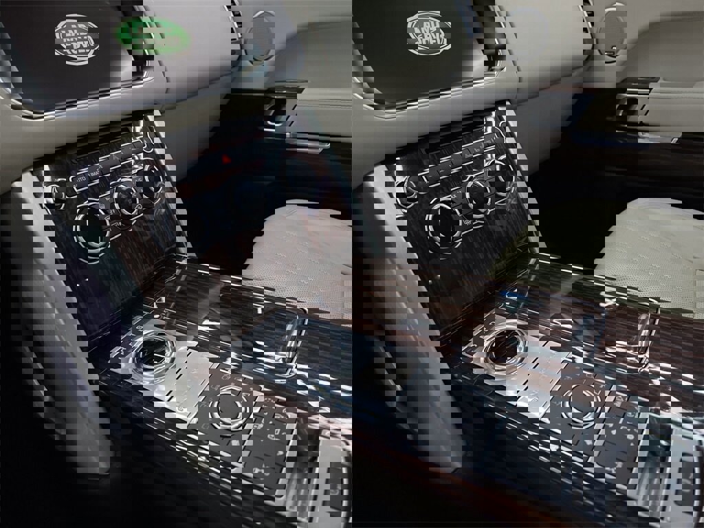 Used 2017 Land Rover Range Rover HSE image 17