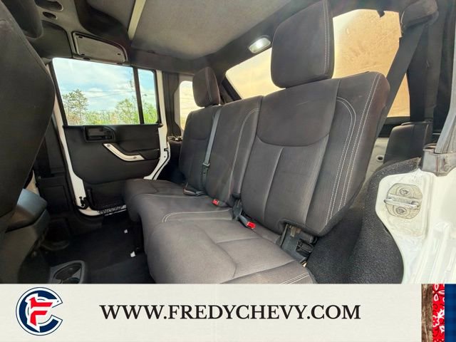 Used 2015 Jeep Wrangler Unlimited Sahara image 35