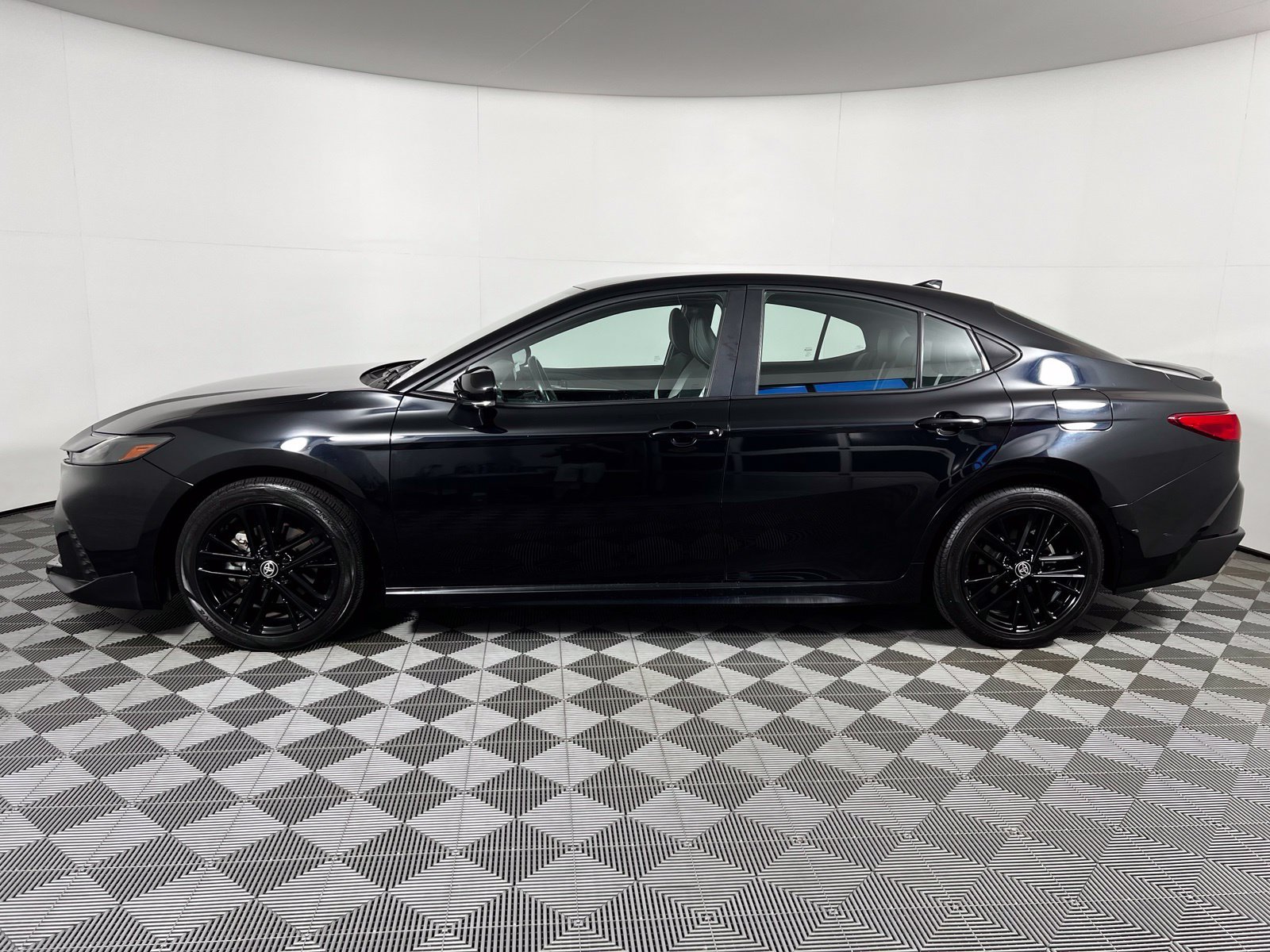 Certified 2025 Toyota Camry SE FWD image 8