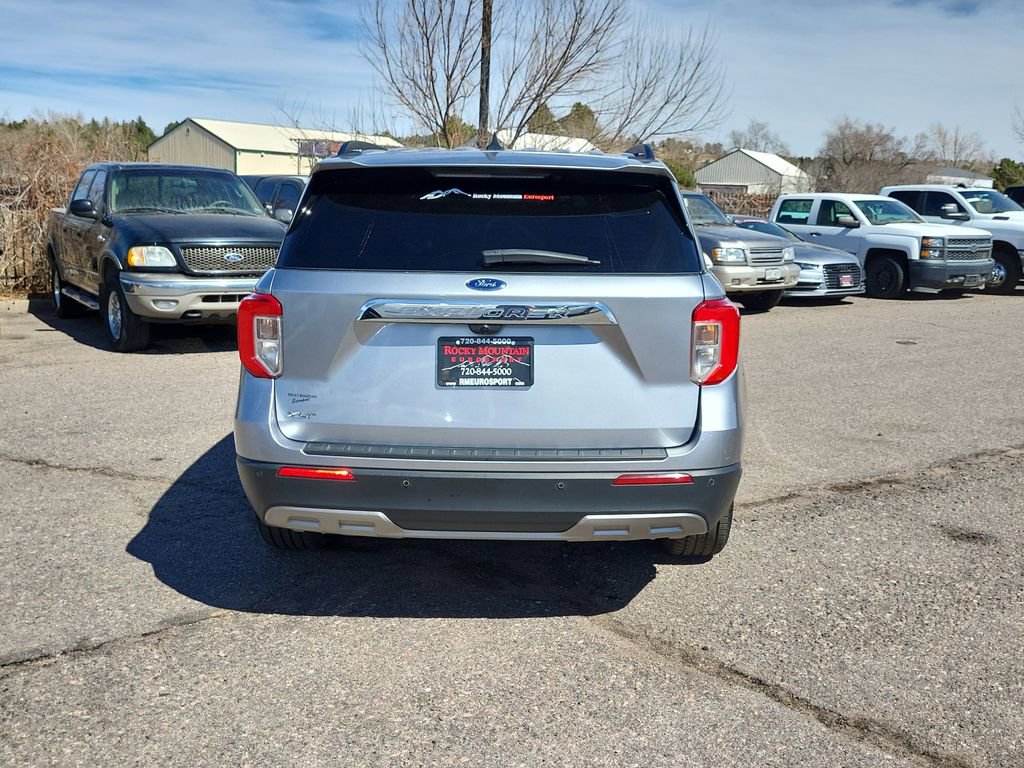 Used 2022 Ford Explorer XLT w/ Equipment Group 202A image 5