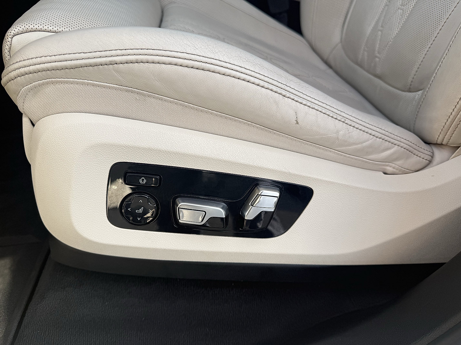 Used 2021 BMW X7 M50i AWD/4WD image 19