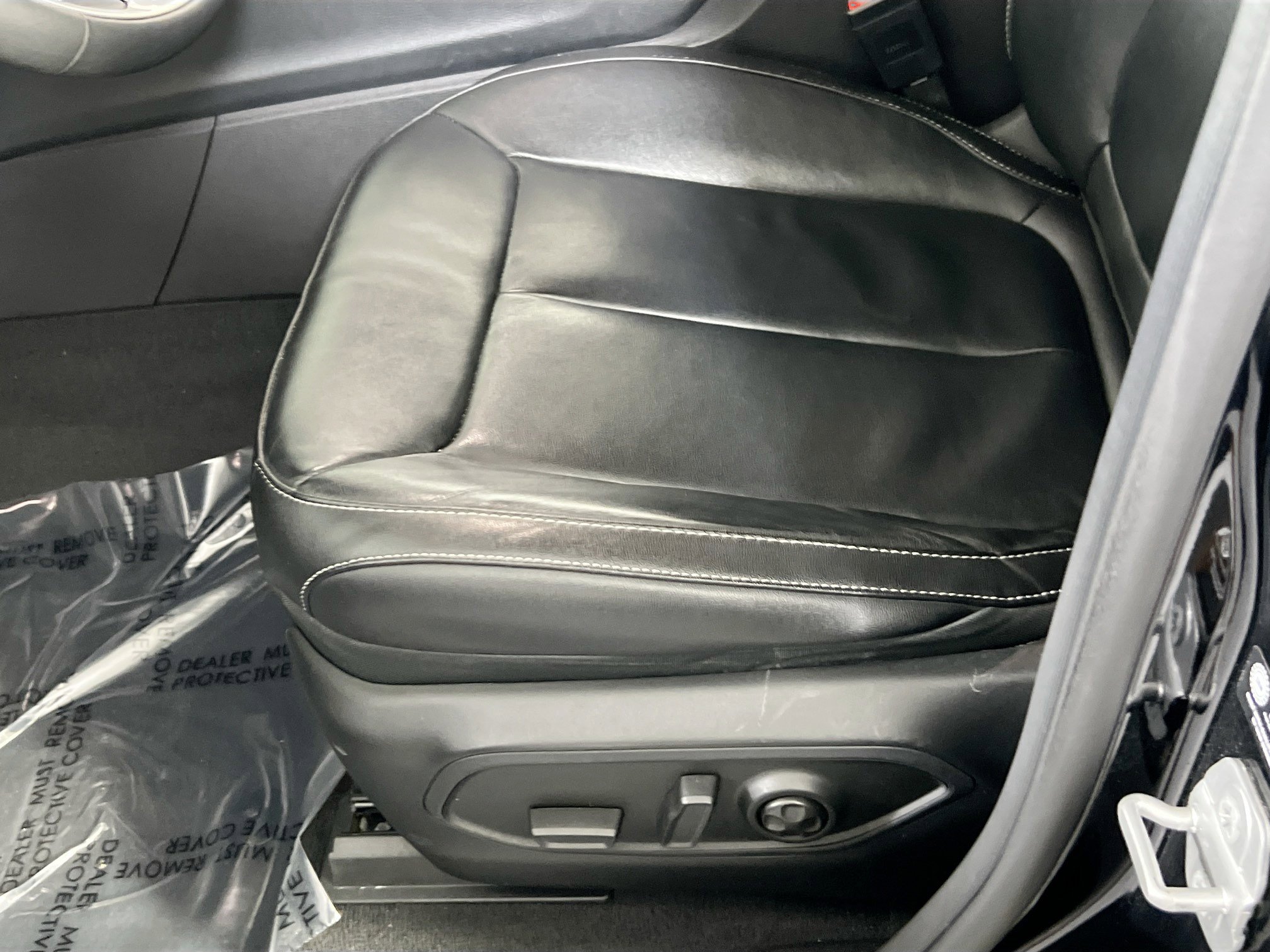 Used 2023 Jeep Grand Cherokee Limited w/ Black Appearance Package image 19