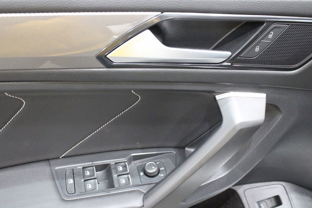 Used 2022 Volkswagen Tiguan SE image 14