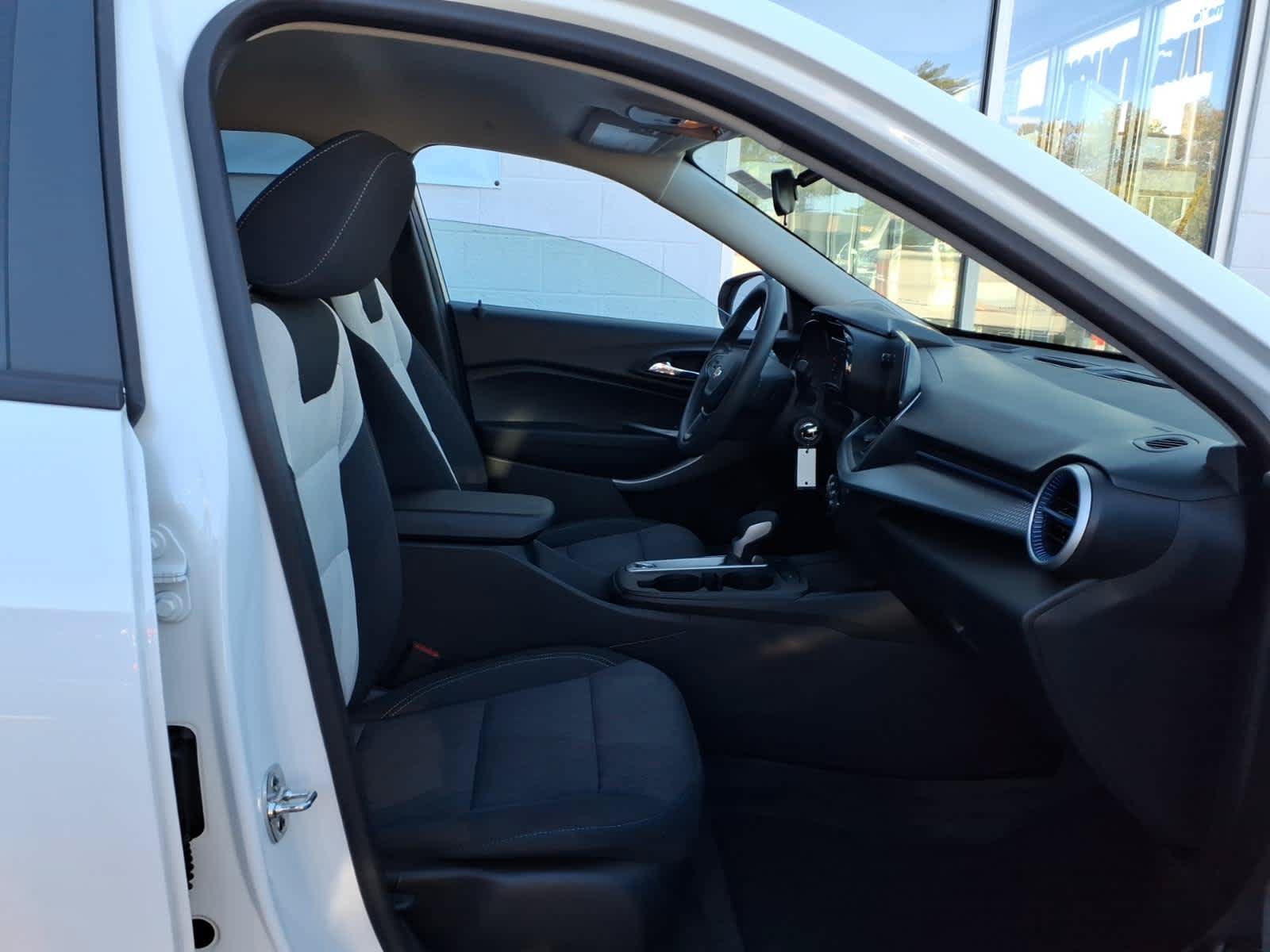 Used 2025 Chevrolet Trax LS w/ LS Convenience Package FWD image 20