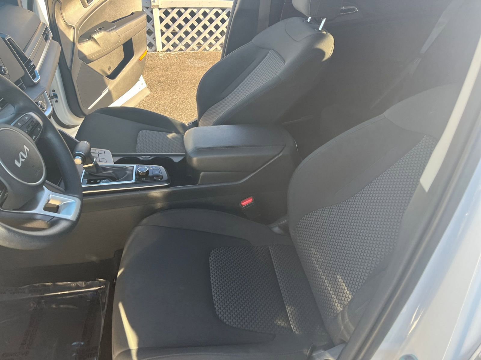 Used 2025 Kia Sportage LX FWD image 35