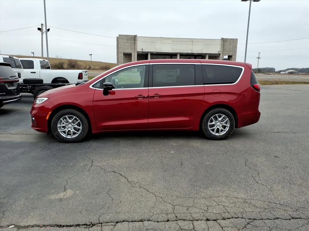 New 2026 Chrysler Pacifica Select image 3