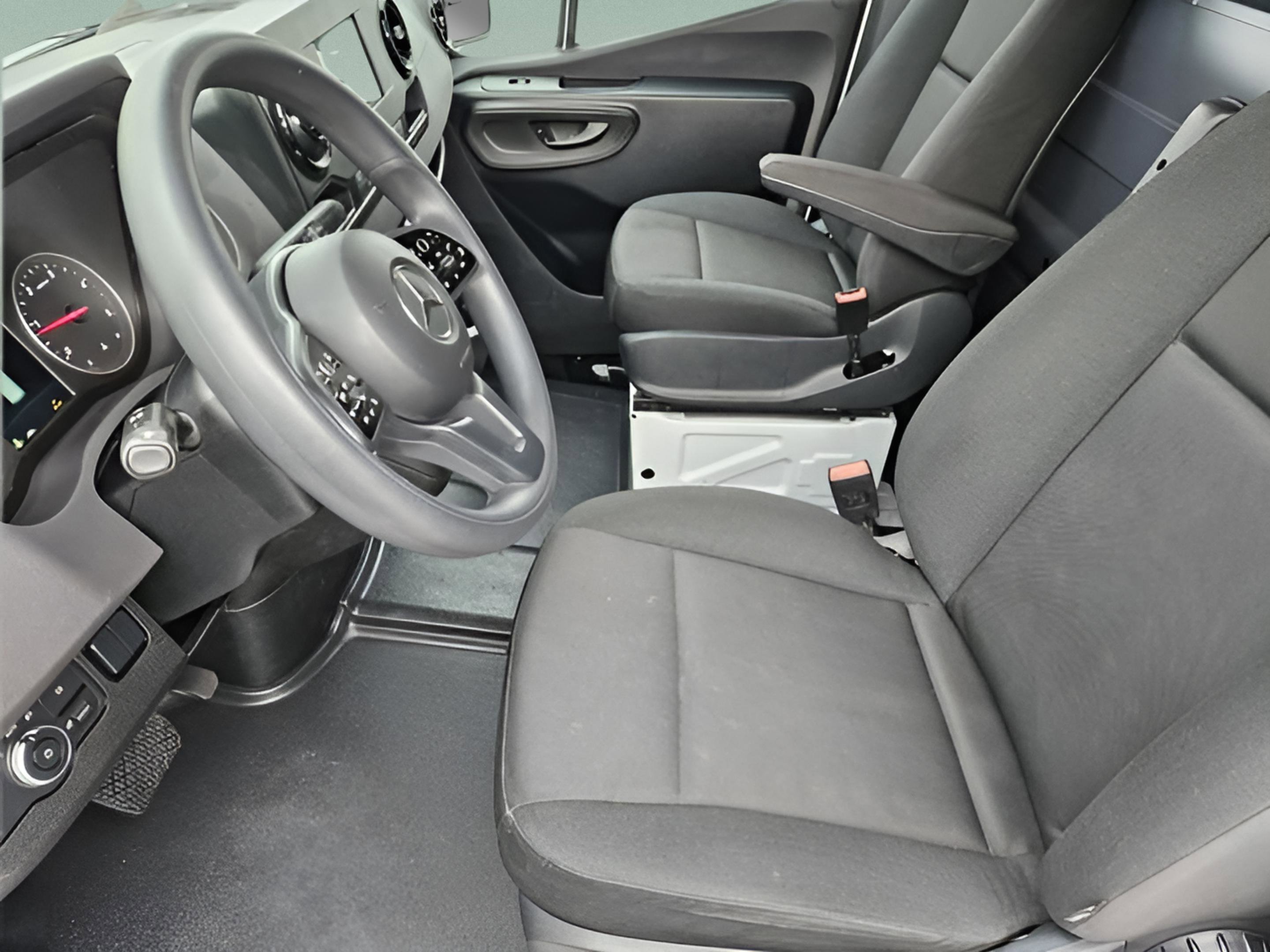 Used 2024 Mercedes-Benz Sprinter 3500 image 9