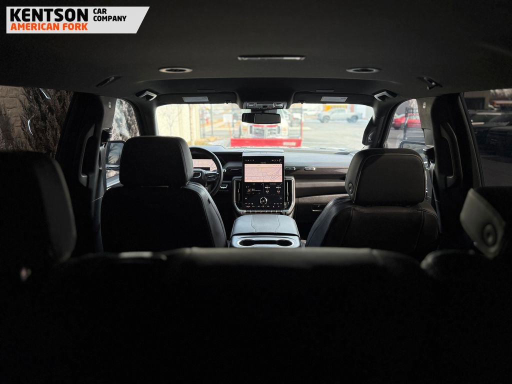Used 2025 GMC Yukon XL Elevation image 41