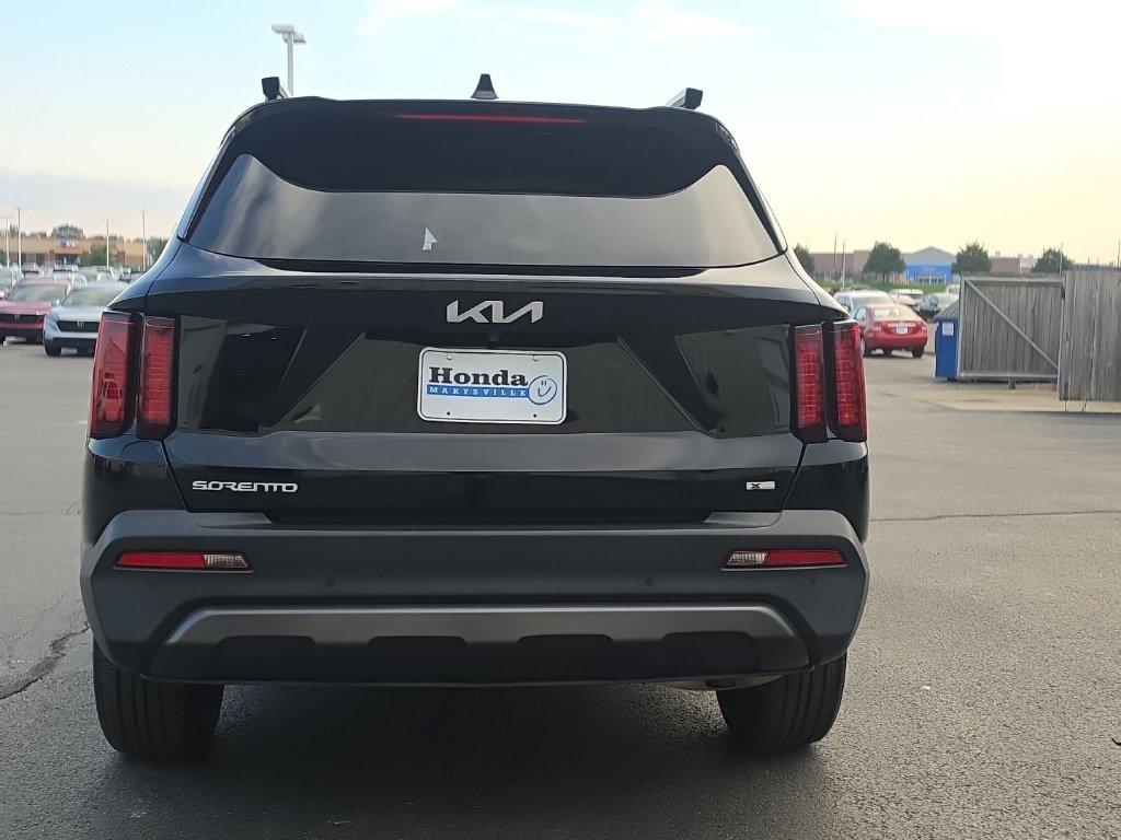 Used 2023 Kia Sorento S AWD/4WD image 6