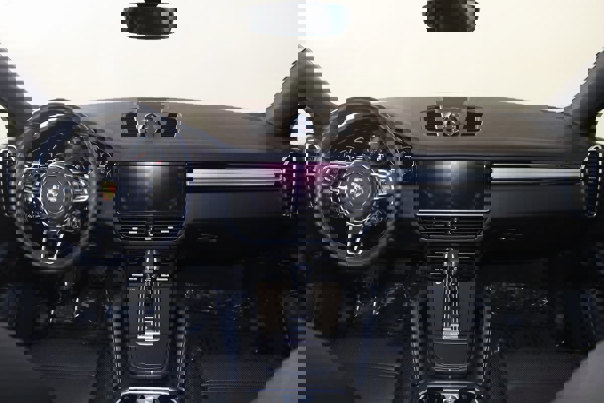 Used 2023 Porsche Cayenne image 48