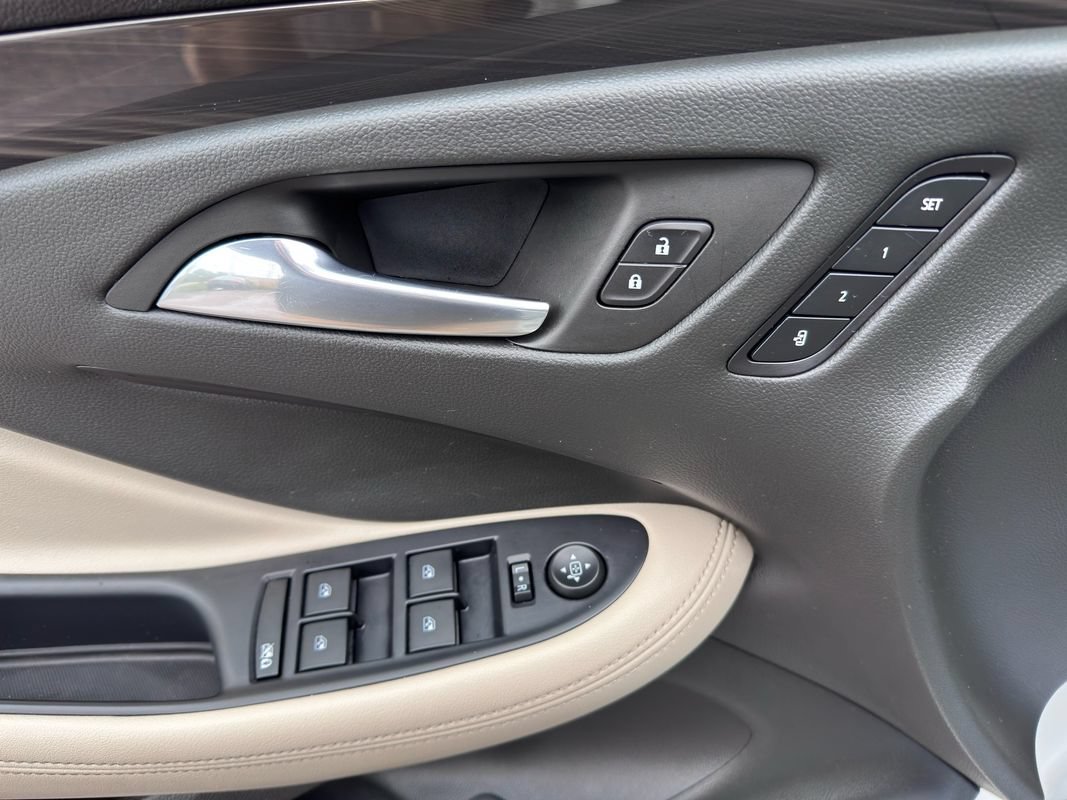 Used 2020 Buick Envision Premium w/ LPO, Cargo Package AWD/4WD image 10