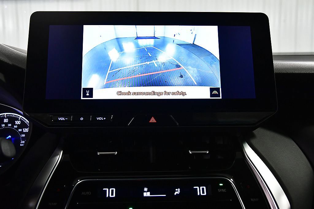 Used 2023 Toyota Venza XLE image 26