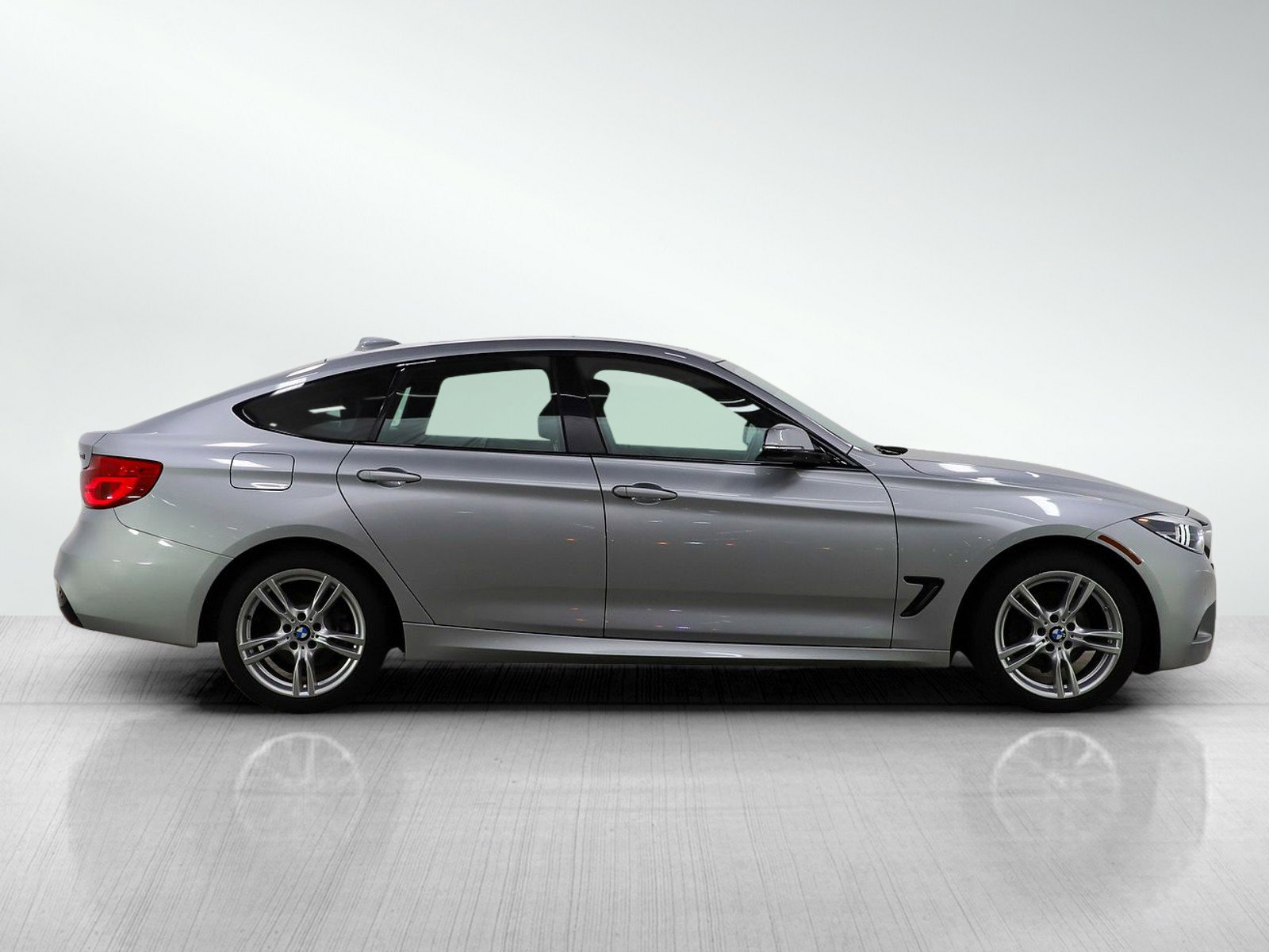 Used 2019 BMW 330i Gran Turismo xDrive w/ M Sport Package image 6