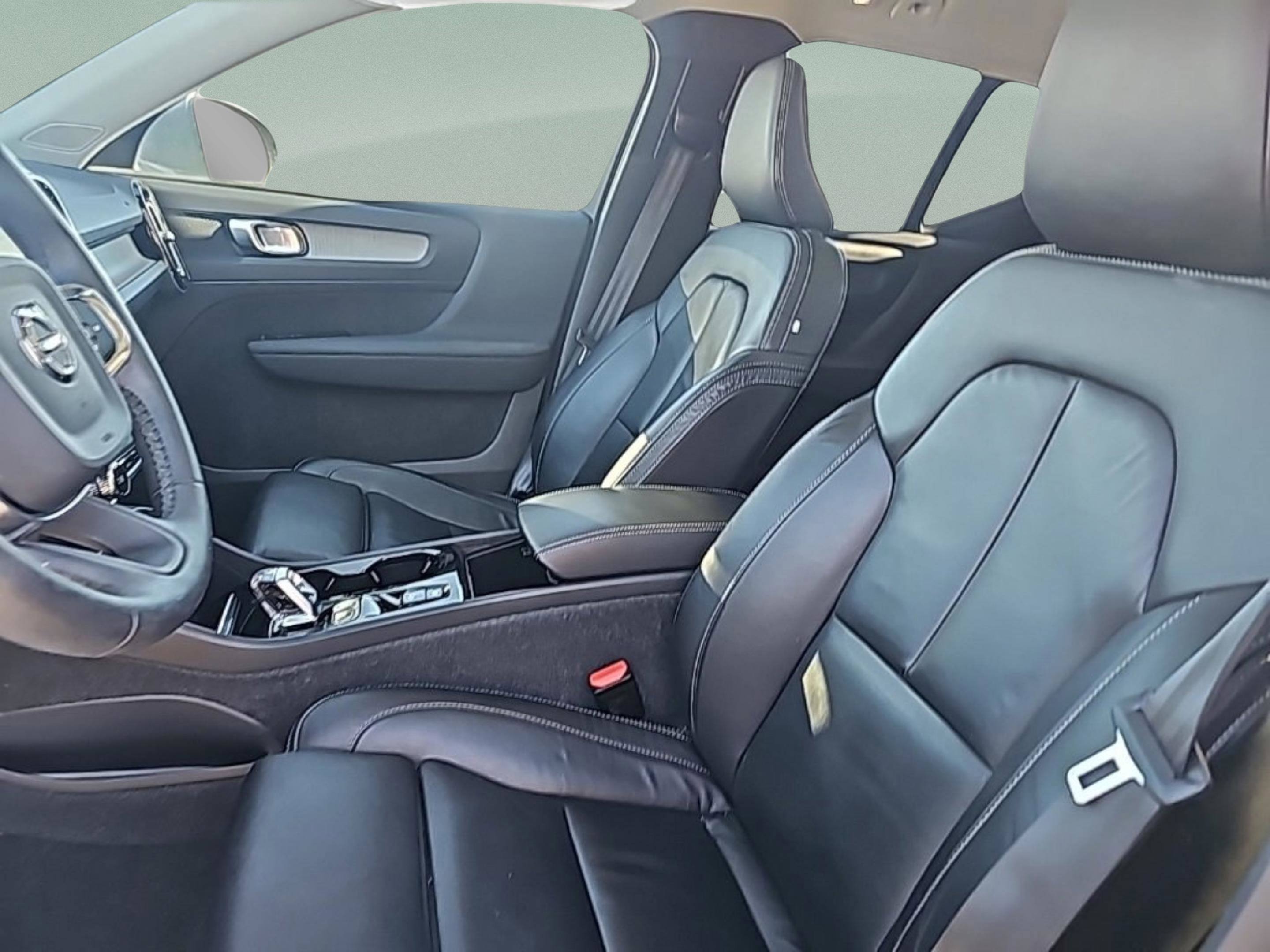 Used 2023 Volvo XC40 B5 Plus w/ Protection Package Premier image 29