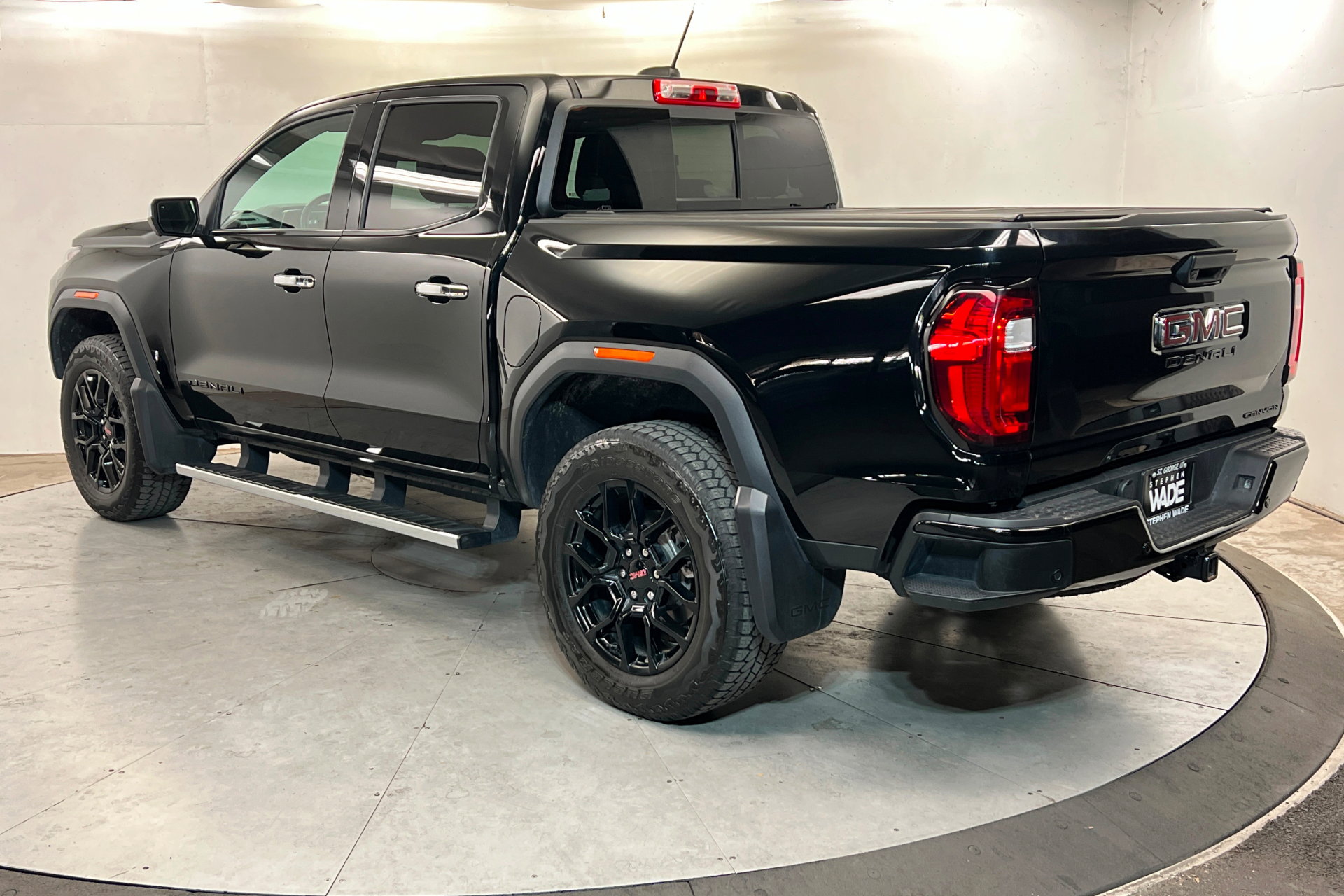Used 2024 GMC Canyon Denali w/ LPO, Denali Black Edition AWD/4WD image 3