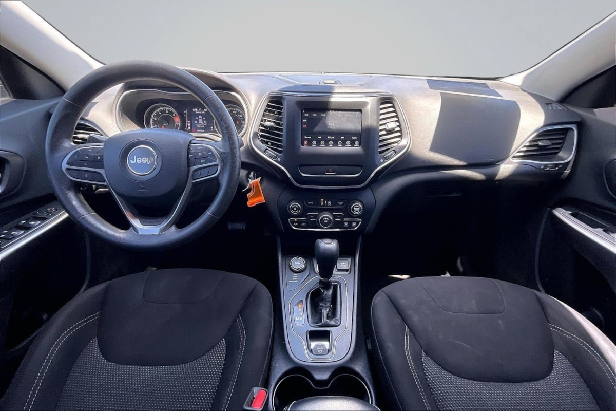 Used 2019 Jeep Cherokee Latitude w/ Popular Appearance Group AWD/4WD image 16