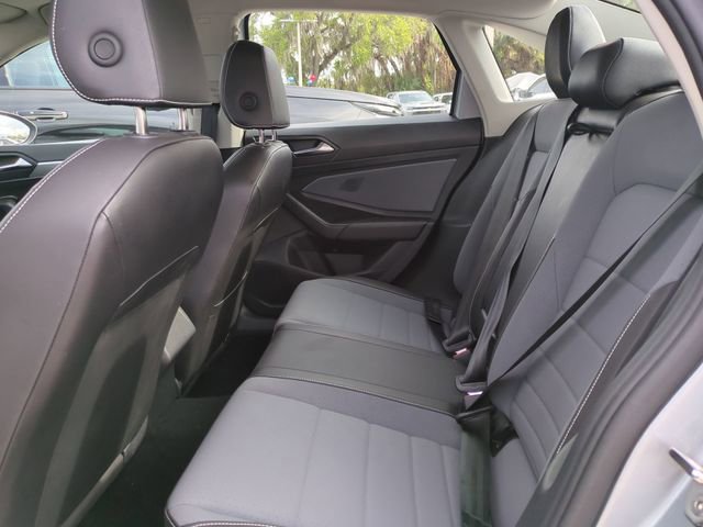 Used 2025 Volkswagen Jetta SE FWD image 15