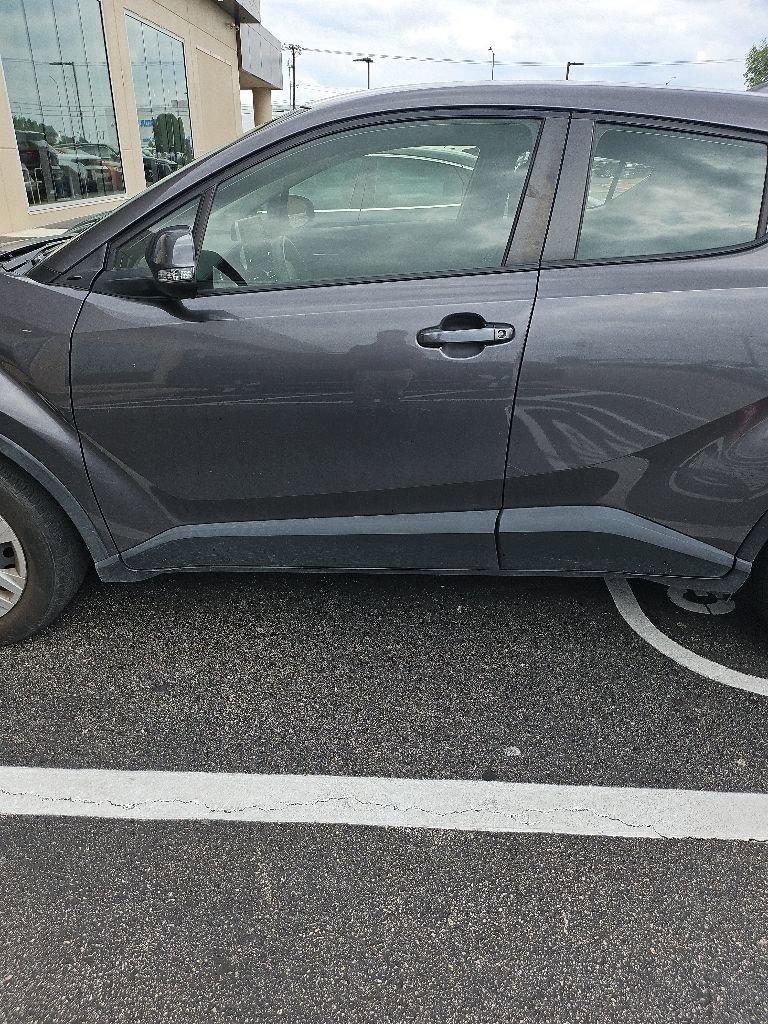 Used 2021 Toyota C-HR LE FWD image 3
