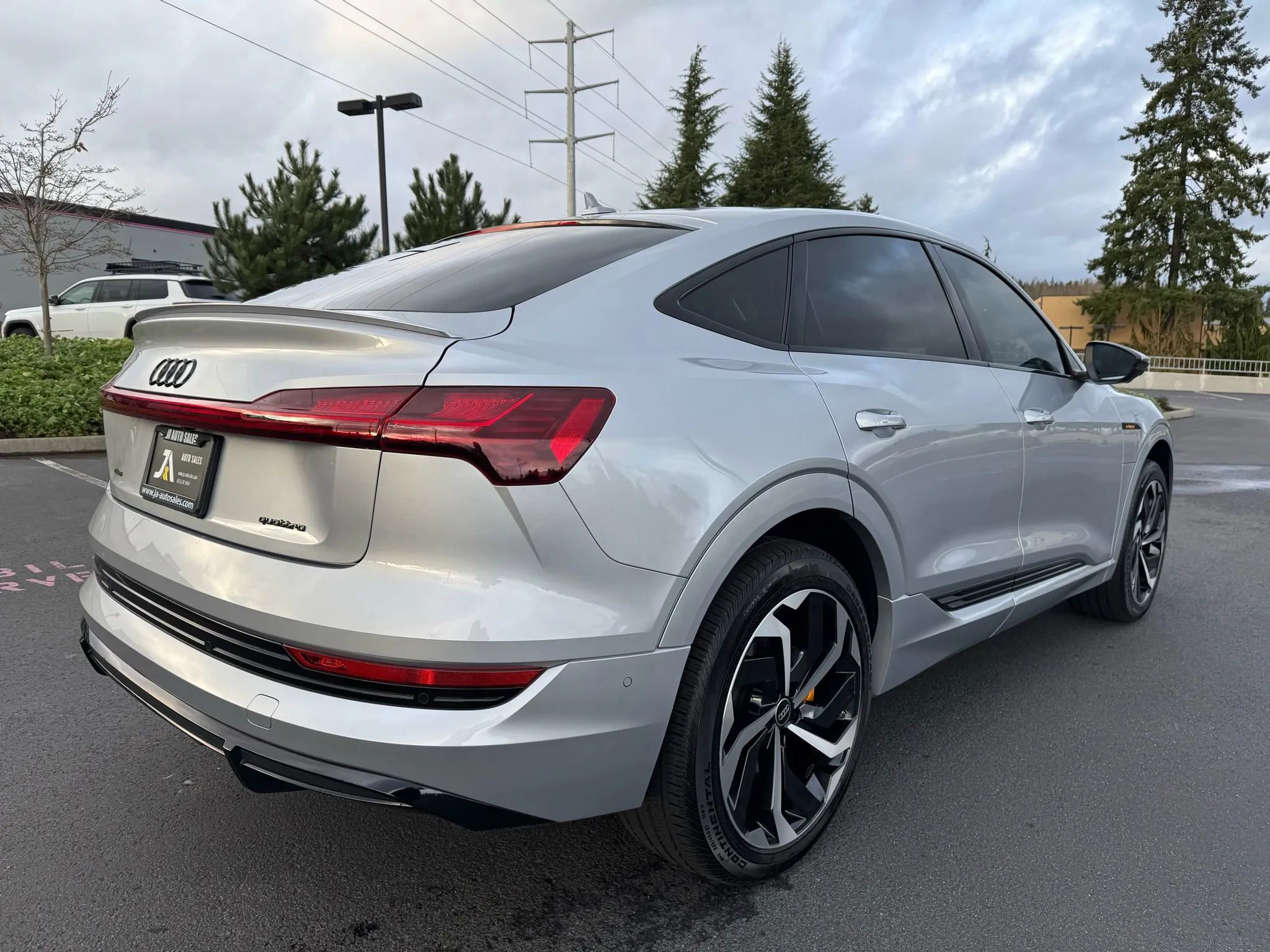 Used 2022 Audi e-tron Premium Plus w/ Premium Plus Package image 10