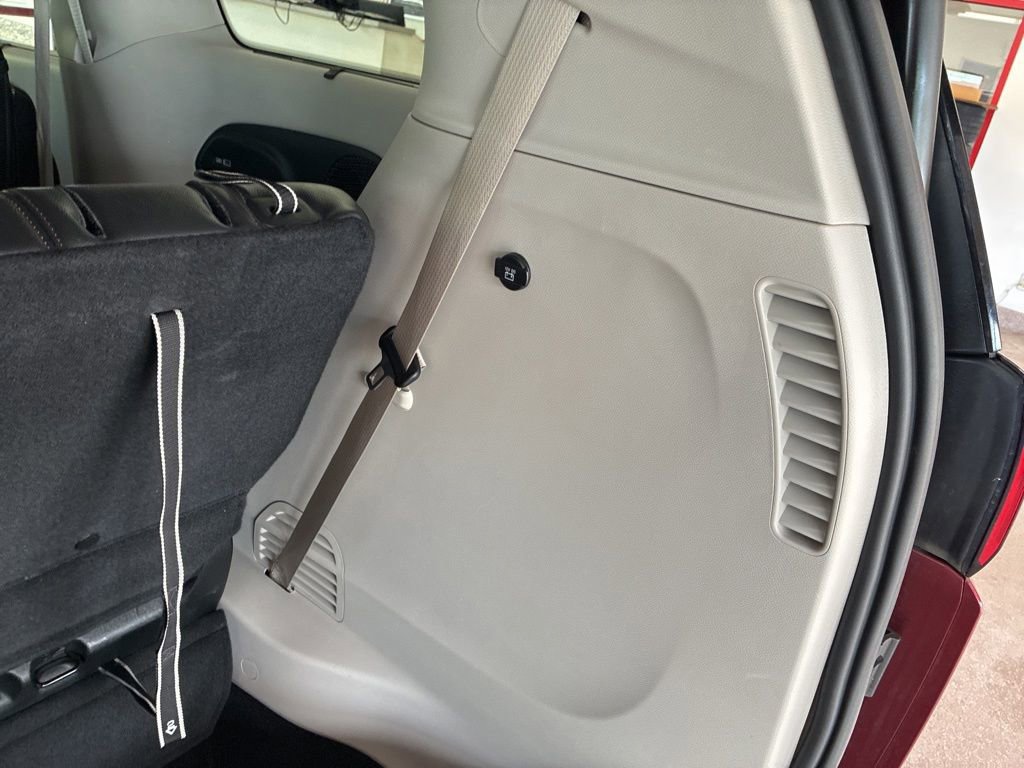 Used 2018 Chrysler Pacifica Touring-L Plus FWD image 31