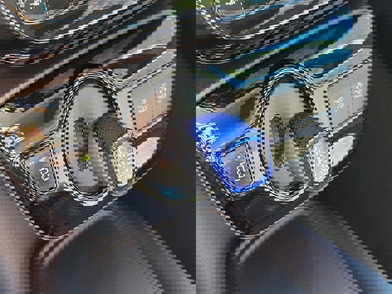 Used 2020 Toyota Prius LE w/ Carpet Mat Package image 26